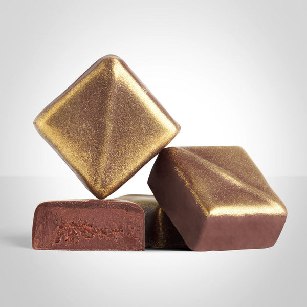 2 bonbons ganache mélilot et un bonbon coupé en deux