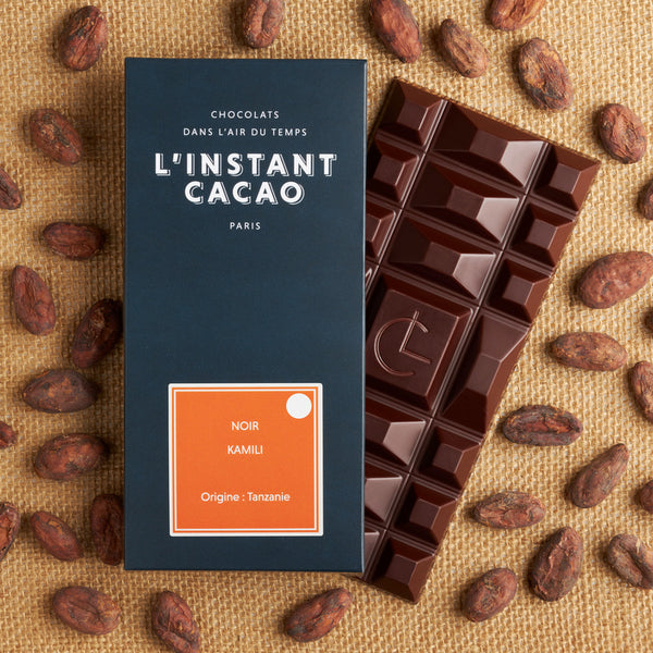 Tablette de chocolat noir à 100% Kamili de Tanzanie (pastille blanche sur l'étiquette frontale)