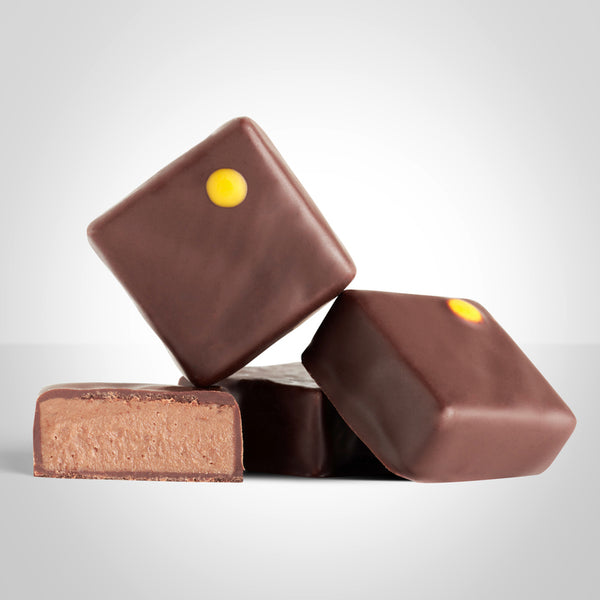 Bonbons pralinés au gianduja de L'Instant Cacao et bonbon coupé en deux