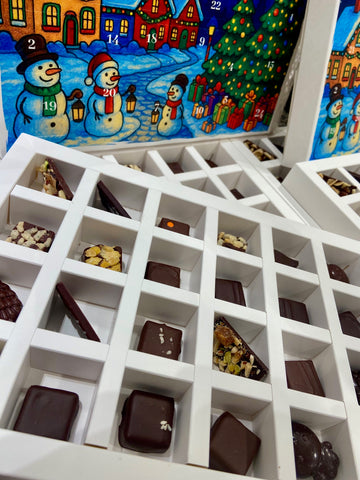 Calendrier de l'Avent 2025 de L'Instant Cacao avec un aperçu du contenu